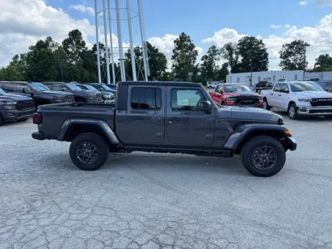 More photos of 2026 Jeep Gladiator Sport S at Glenn Chrysler Dodge Jeep Ram, KY