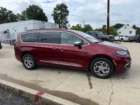 More photos of 2023 Chrysler Pacifica Limited at Glenn Chrysler Dodge Jeep Ram, KY