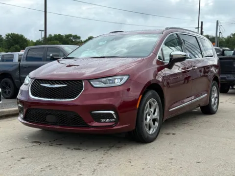 Photos of 2023 Chrysler Pacifica Limited for sale in Crestwood, KY at Glenn Chrysler Dodge Jeep Ram