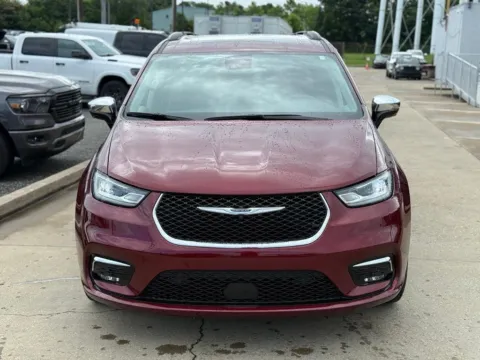 Another view of 2023 Chrysler Pacifica Limited for sale in Crestwood, KY at Glenn Chrysler Dodge Jeep Ram