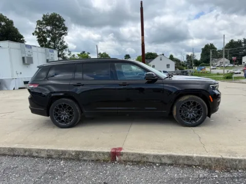 More photos of 2023 Jeep Grand Cherokee L Summit at Glenn Chrysler Dodge Jeep Ram, KY