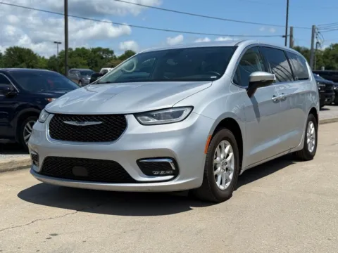 Photos of 2023 Chrysler Pacifica Touring L for sale in Crestwood, KY at Glenn Chrysler Dodge Jeep Ram