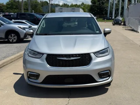 Another view of 2023 Chrysler Pacifica Touring L for sale in Crestwood, KY at Glenn Chrysler Dodge Jeep Ram