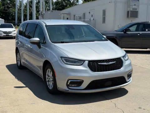 More photos of 2023 Chrysler Pacifica Touring L at Glenn Chrysler Dodge Jeep Ram, KY