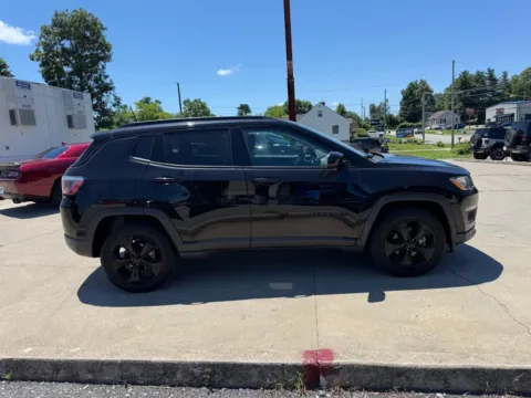 More photos of 2019 Jeep Compass Latitude at Glenn Chrysler Dodge Jeep Ram, KY