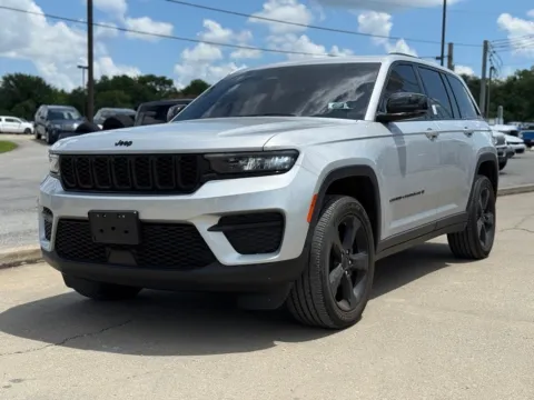 Photos of 2023 Jeep Grand Cherokee Altitude X for sale in Crestwood, KY at Glenn Chrysler Dodge Jeep Ram
