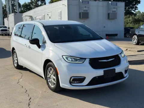 More photos of 2025 Chrysler Pacifica Select at Glenn Chrysler Dodge Jeep Ram, KY