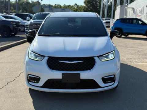 Another view of 2025 Chrysler Pacifica Select for sale in Crestwood, KY at Glenn Chrysler Dodge Jeep Ram