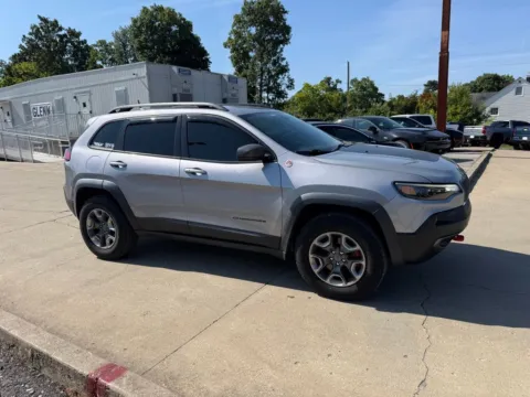 More photos of 2019 Jeep Cherokee Trailhawk at Glenn Chrysler Dodge Jeep Ram, KY
