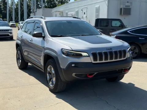 More photos of 2019 Jeep Cherokee Trailhawk at Glenn Chrysler Dodge Jeep Ram, KY