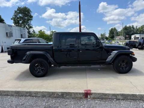 More photos of 2021 Jeep Gladiator Sport at Glenn Chrysler Dodge Jeep Ram, KY
