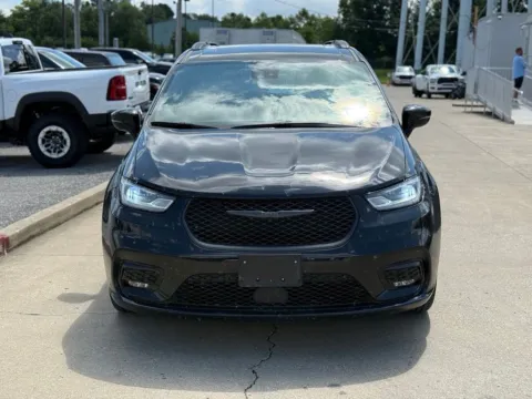 Another view of 2025 Chrysler Pacifica Limited for sale in Crestwood, KY at Glenn Chrysler Dodge Jeep Ram