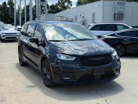 More photos of 2025 Chrysler Pacifica Limited at Glenn Chrysler Dodge Jeep Ram, KY