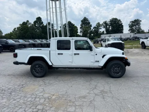 More photos of 2026 Jeep Gladiator Sport S at Glenn Chrysler Dodge Jeep Ram, KY