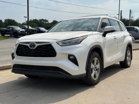 Photos of 2020 Toyota Highlander LE for sale in Crestwood, KY at Glenn Chrysler Dodge Jeep Ram