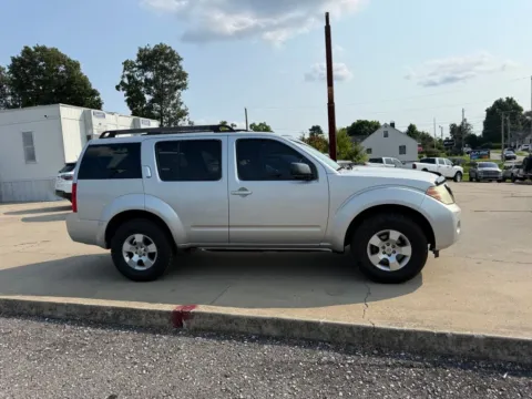 More photos of 2008 Nissan Pathfinder S at Glenn Chrysler Dodge Jeep Ram, KY