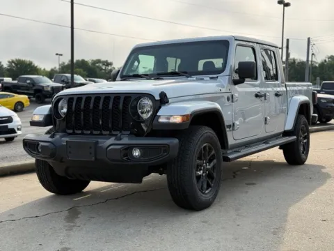 Photos of 2022 Jeep Gladiator Sport for sale in Crestwood, KY at Glenn Chrysler Dodge Jeep Ram