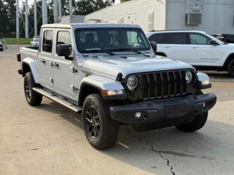 More photos of 2022 Jeep Gladiator Sport at Glenn Chrysler Dodge Jeep Ram, KY