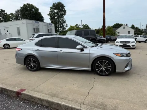 More photos of 2020 Toyota Camry SE at Glenn Chrysler Dodge Jeep Ram, KY
