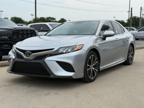 Photos of 2020 Toyota Camry SE for sale in Crestwood, KY at Glenn Chrysler Dodge Jeep Ram