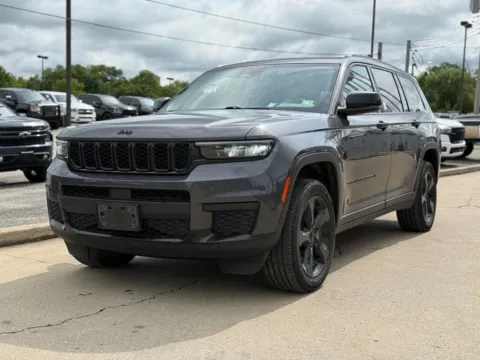 Photos of 2023 Jeep Grand Cherokee L Altitude for sale in Crestwood, KY at Glenn Chrysler Dodge Jeep Ram