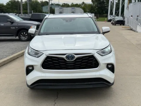 Another view of 2020 Toyota Highlander Hybrid XLE for sale in Crestwood, KY at Glenn Chrysler Dodge Jeep Ram