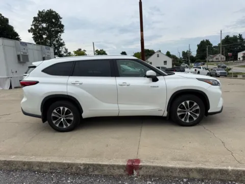 More photos of 2020 Toyota Highlander Hybrid XLE at Glenn Chrysler Dodge Jeep Ram, KY