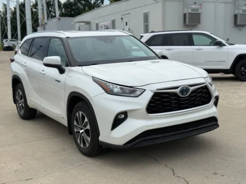 More photos of 2020 Toyota Highlander Hybrid XLE at Glenn Chrysler Dodge Jeep Ram, KY