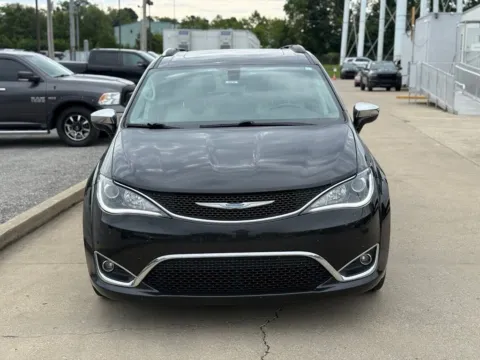 Another view of 2018 Chrysler Pacifica Limited for sale in Crestwood, KY at Glenn Chrysler Dodge Jeep Ram