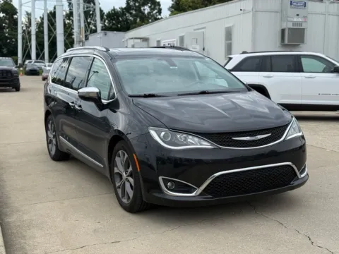 More photos of 2018 Chrysler Pacifica Limited at Glenn Chrysler Dodge Jeep Ram, KY