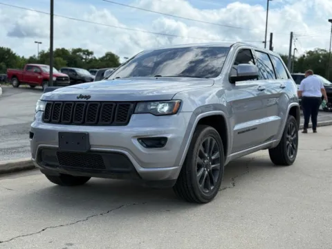Photos of 2019 Jeep Grand Cherokee Altitude for sale in Crestwood, KY at Glenn Chrysler Dodge Jeep Ram