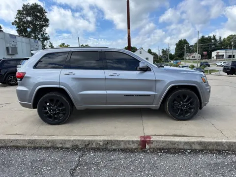 More photos of 2019 Jeep Grand Cherokee Altitude at Glenn Chrysler Dodge Jeep Ram, KY