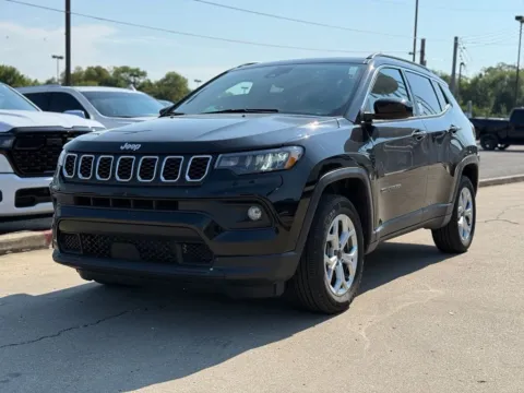 Photos of 2025 Jeep Compass Latitude for sale in Crestwood, KY at Glenn Chrysler Dodge Jeep Ram