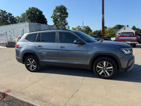 More photos of 2021 Volkswagen Atlas 2.0T SE at Glenn Chrysler Dodge Jeep Ram, KY