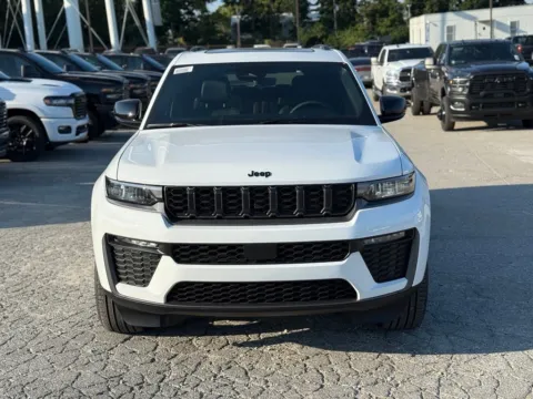 Another view of 2027 Jeep Grand Cherokee L Limited for sale in Crestwood, KY at Glenn Chrysler Dodge Jeep Ram