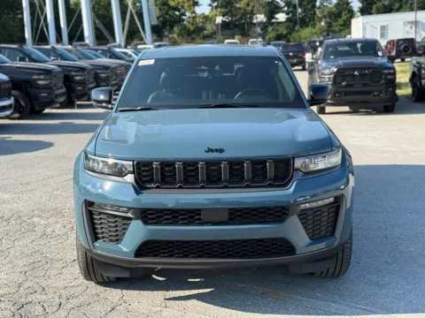 Another view of 2027 Jeep Grand Cherokee L Limited for sale in Crestwood, KY at Glenn Chrysler Dodge Jeep Ram