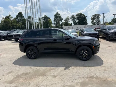 More photos of 2027 Jeep Grand Cherokee Limited at Glenn Chrysler Dodge Jeep Ram, KY
