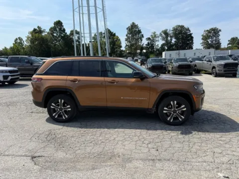 More photos of 2027 Jeep Grand Cherokee Limited at Glenn Chrysler Dodge Jeep Ram, KY