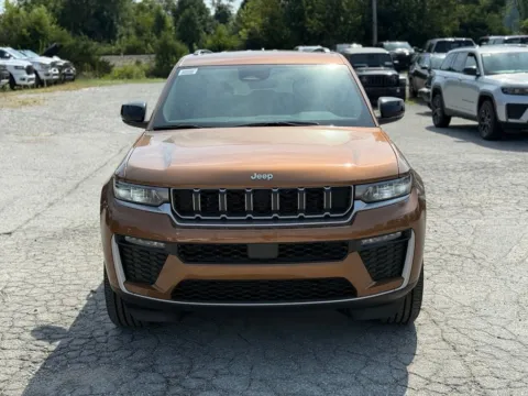 Another view of 2027 Jeep Grand Cherokee Limited for sale in Crestwood, KY at Glenn Chrysler Dodge Jeep Ram