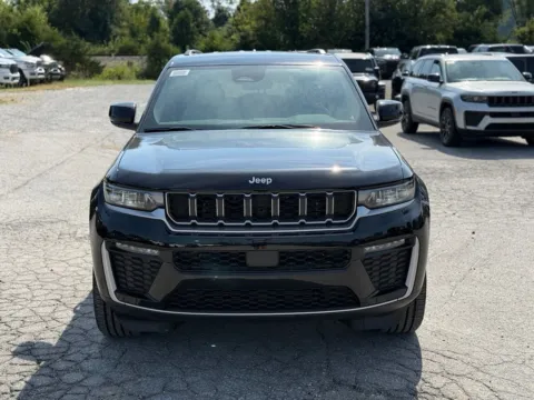 Another view of 2027 Jeep Grand Cherokee Limited for sale in Crestwood, KY at Glenn Chrysler Dodge Jeep Ram
