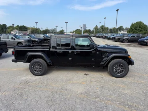 More photos of 2026 Jeep Gladiator Sport S at Glenn Chrysler Dodge Jeep Ram, KY