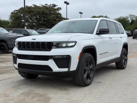 Photos of 2027 Jeep Grand Cherokee L Limited for sale in Crestwood, KY at Glenn Chrysler Dodge Jeep Ram