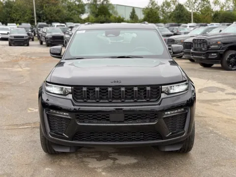 Another view of 2027 Jeep Grand Cherokee Limited for sale in Crestwood, KY at Glenn Chrysler Dodge Jeep Ram