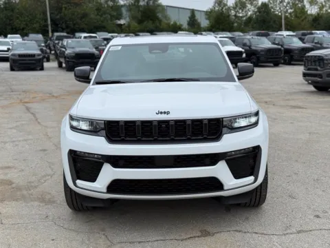 Another view of 2027 Jeep Grand Cherokee Limited Reserve for sale in Crestwood, KY at Glenn Chrysler Dodge Jeep Ram