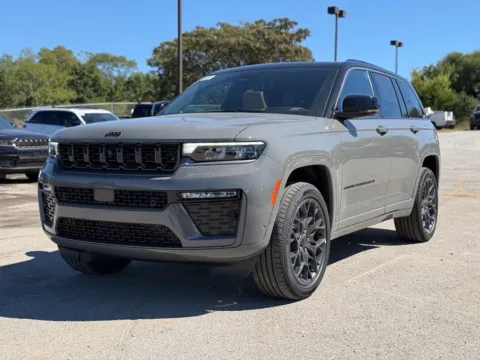 Photos of 2027 Jeep Grand Cherokee Summit for sale in Crestwood, KY at Glenn Chrysler Dodge Jeep Ram
