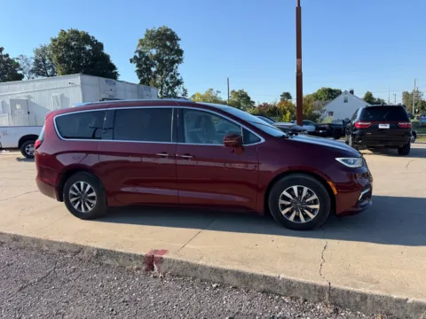 More photos of 2021 Chrysler Pacifica Hybrid Touring L at Glenn Chrysler Dodge Jeep Ram, KY