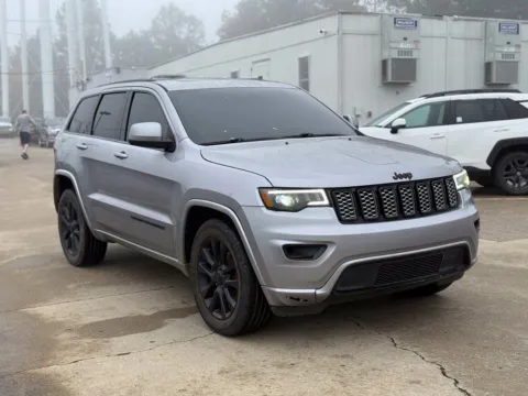 More photos of 2018 Jeep Grand Cherokee Altitude at Glenn Chrysler Dodge Jeep Ram, KY