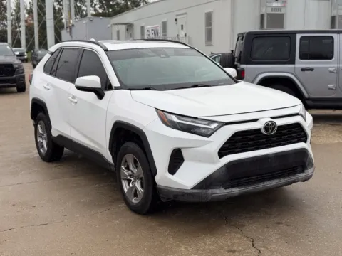 More photos of 2022 Toyota RAV4 XLE at Glenn Chrysler Dodge Jeep Ram, KY