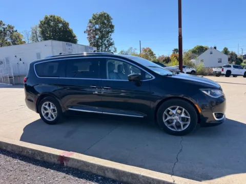 More photos of 2017 Chrysler Pacifica Touring L Plus at Glenn Chrysler Dodge Jeep Ram, KY