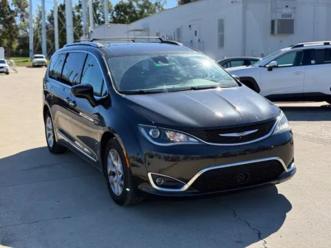 More photos of 2017 Chrysler Pacifica Touring L Plus at Glenn Chrysler Dodge Jeep Ram, KY
